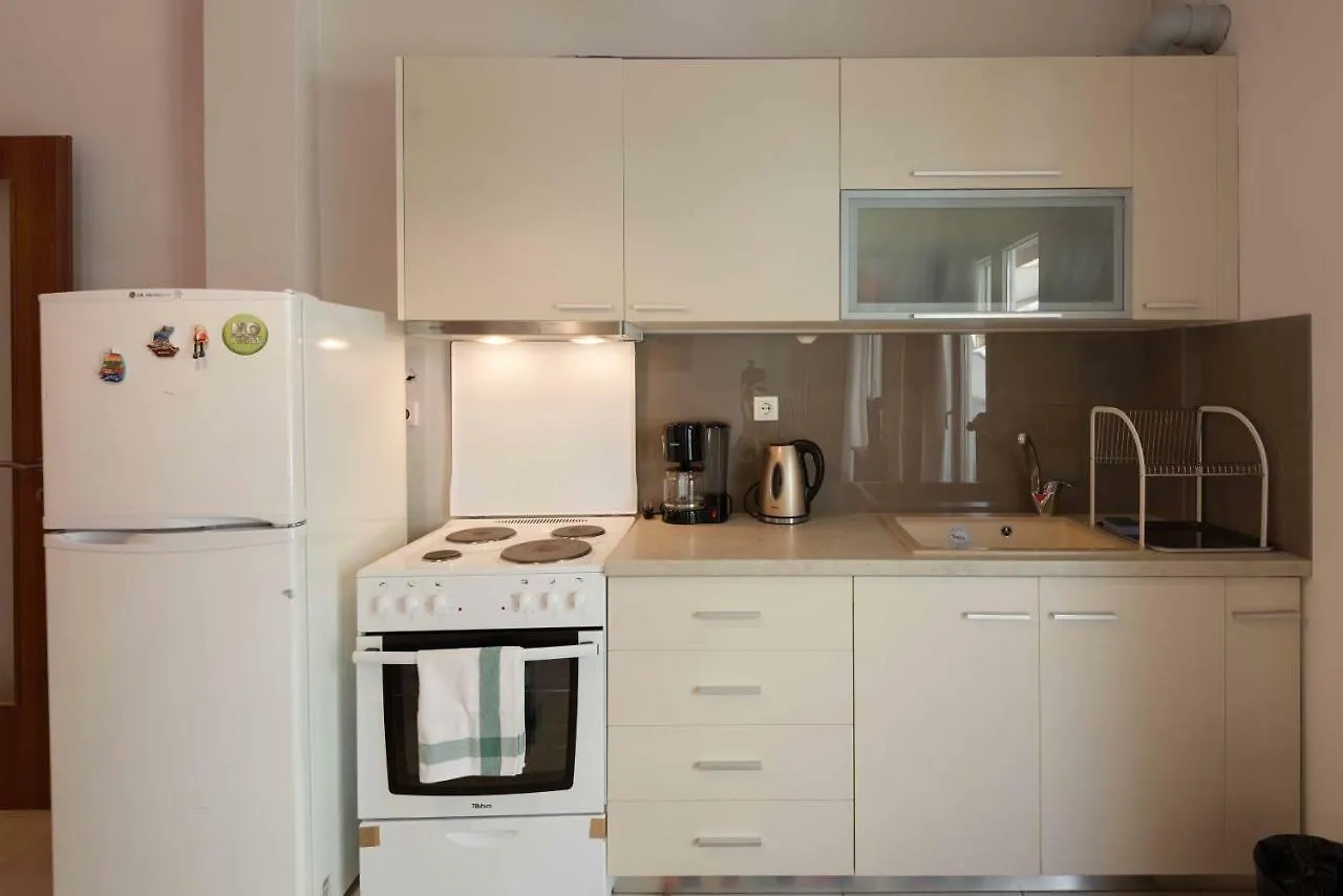3 Bedroom Apartment Close To The City Center Салоники