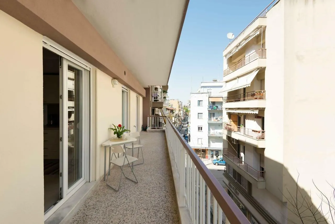 3 Bedroom Apartment Close To The City Center Салоники Греция